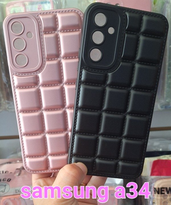 Producto - Fundas puffer chocolate. Samsung a34