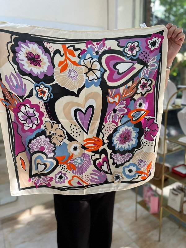 Producto - Pañuelo Grande de Seda corazones