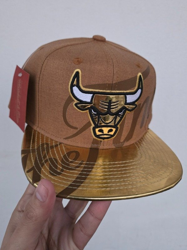 Producto - Chicago Bulls Platinum Gold The Finals Collection Mitchell And Ness Snapback