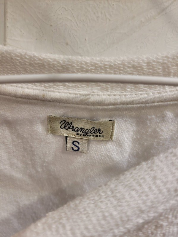 Producto - Sweater WRANGLER blanco logo love con perlas Talle S - PRECIO: 56X - 3