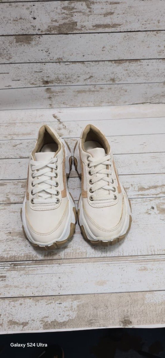 Producto - zapatilla blanco con camel del 36 al 40 - 1