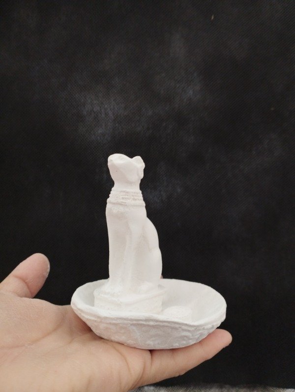 Producto - gato o buda en plato