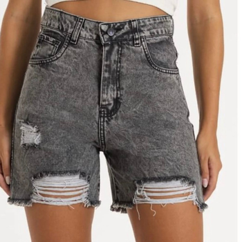 Producto - SHORT DE JEANS RÍGIDO TIPO BERMUDA CON ROTURAS