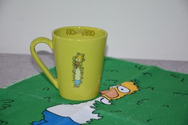 Producto - COMBO TAZA Y REPASADOR [HOMERO ESCONDIDO]
