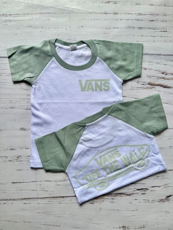 Producto - Remera Vans manga corta  raglán Macha