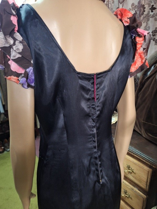 Producto - Vestido Raso Negro volados floreados Años 80 - 2