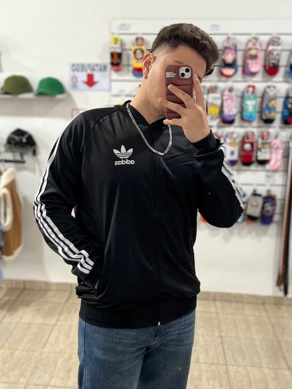 Producto - Campera Adidas negra UNISEX