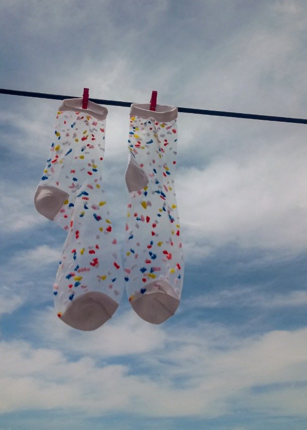 Producto - Medias TRANSPARENTES bordadas Blancas de CONFETI Colores