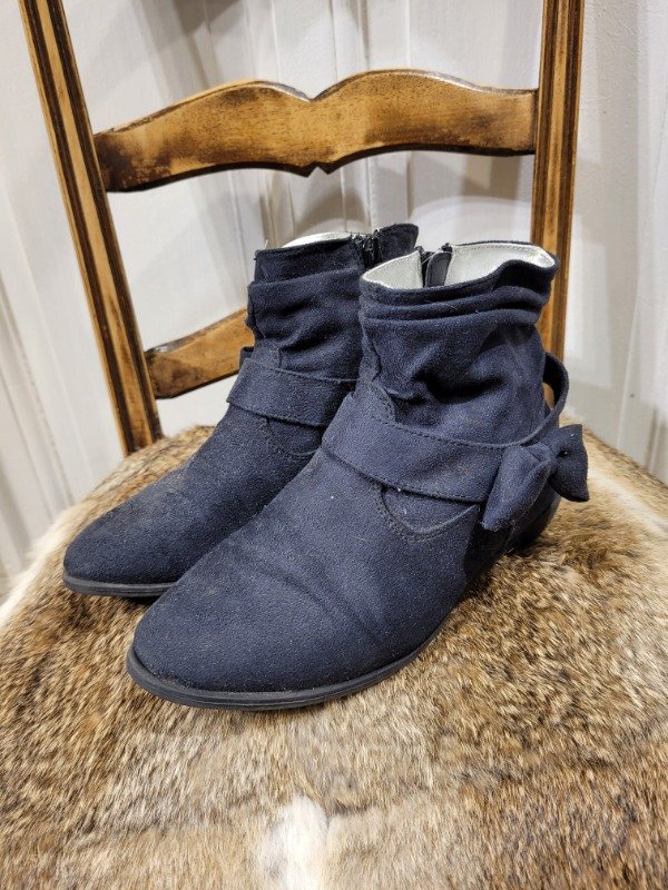 Producto - Botas gamuzadas negras con moño Talle 35 - PRECIO: 16X