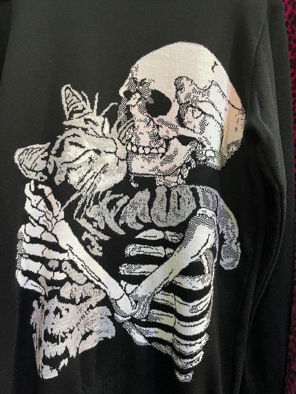 Producto - Sweater cráneo