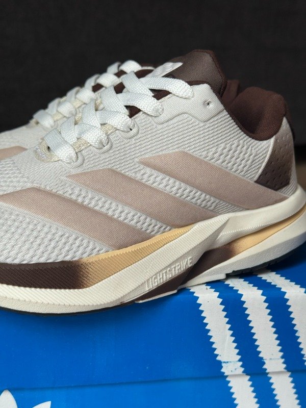 Producto - Adidas LightStrike Beige - 4