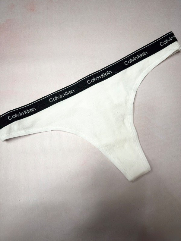 Producto - Less Calvin Klein 01570