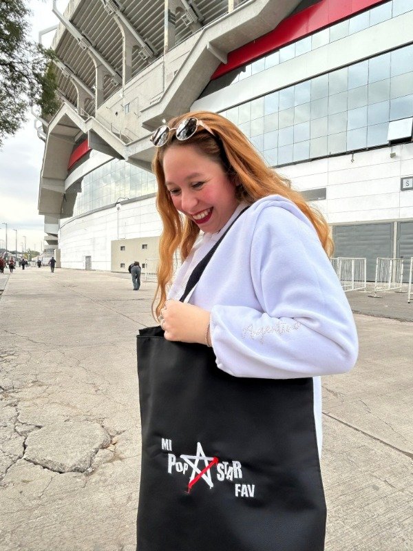 Pilusos y Totebags Lali — imagen 2
