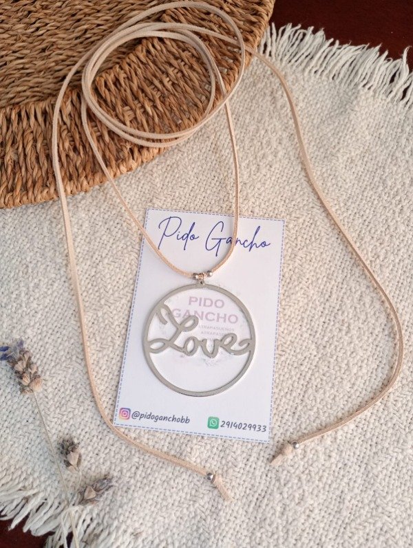 Producto - Corbatero lazo de gamuza y dije Love