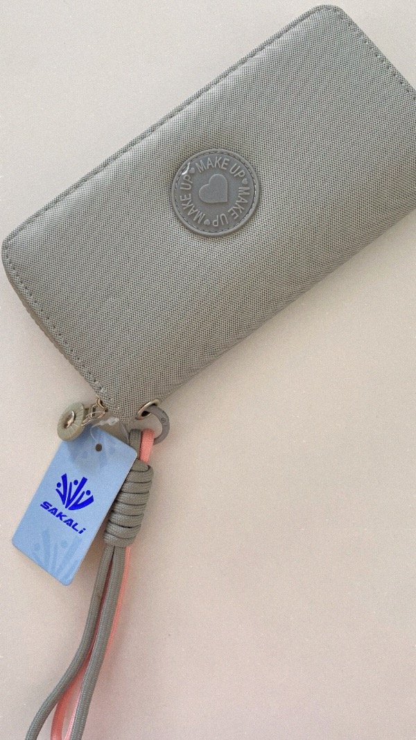 Producto - Billetera grande simple MakeUp. Gris