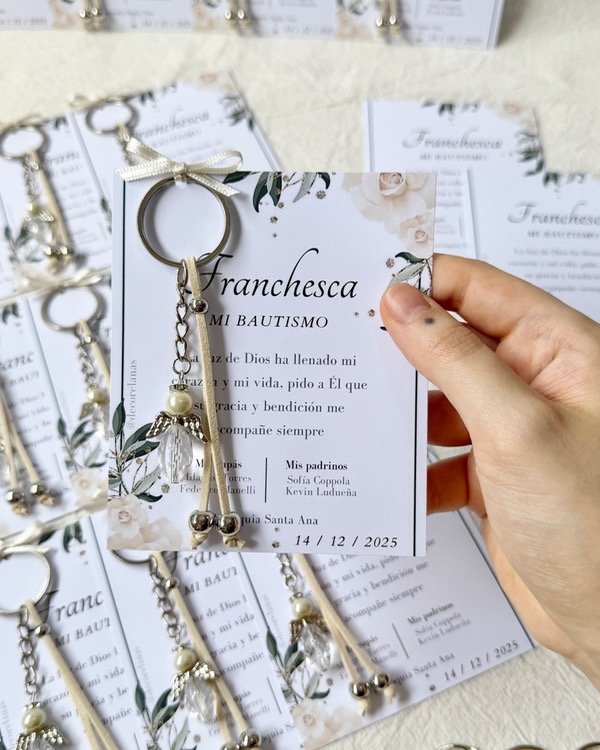 Producto - Souvenir llavero #1 + tarjeta - gamuza manteca