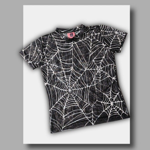 Remera spider web manga corta