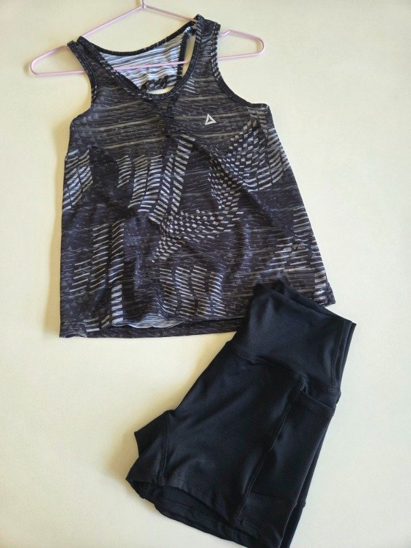 Producto - musculosa amazonas estampada