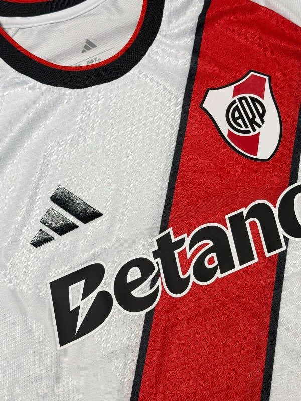 Producto - CAMISETA IMPORTADA VERSIÓN JUGADOR + OJOTAS - COMBO TITULAR - 1