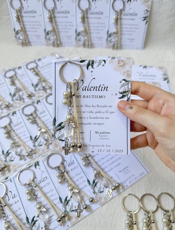 Producto - Souvenir llavero #3 + tarjeta - gamuza manteca