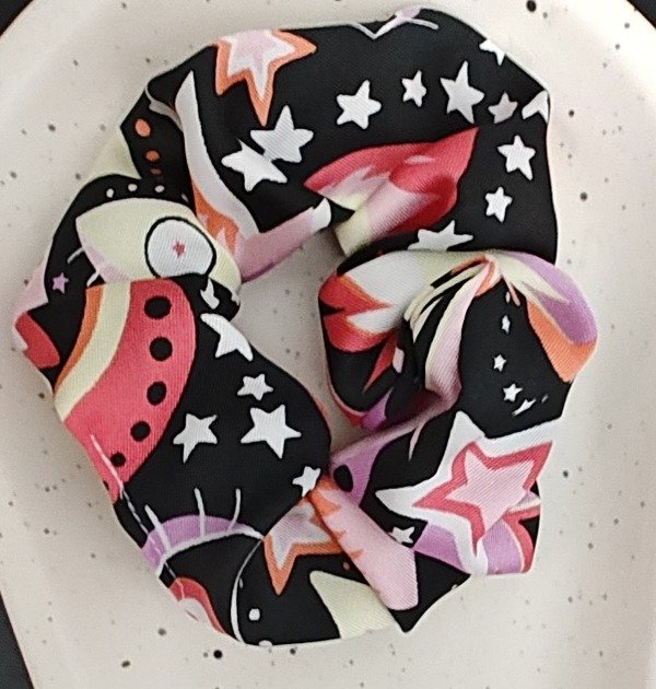 Producto - Scrunchies Negro con detalle de estrellas