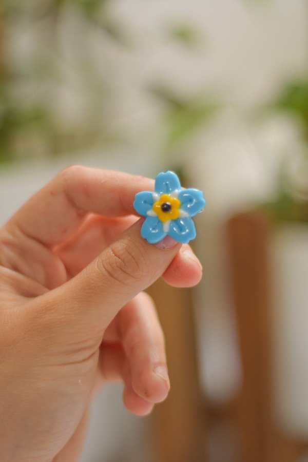 Producto - Prendedor No me olvides - Rita porcelana