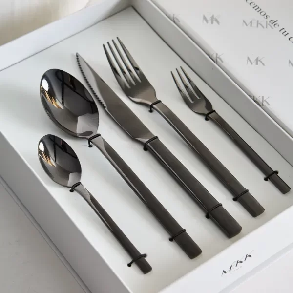 Producto - Set de cubiertos 20 piezas negro