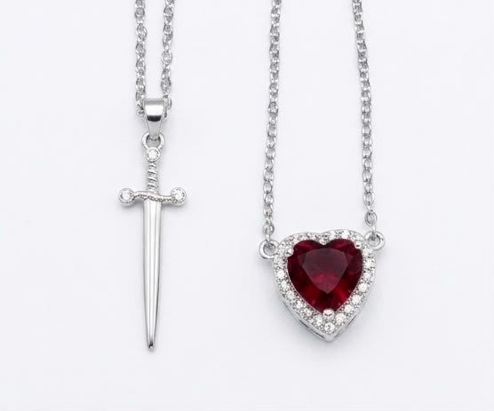 Producto - SET CORAZON GEMA ROJA Y ESPADA CON CADENAS ACERO 45 CM - 2