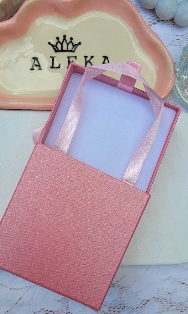 Producto - Estuche para conjunto color rosa (9x9cm) - 1