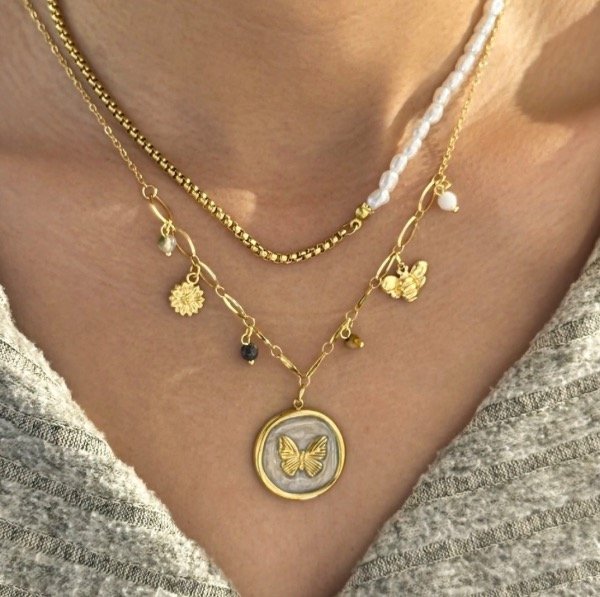 Producto - Collar Aurelia Astralis-Titanio enchapado en oro 18k