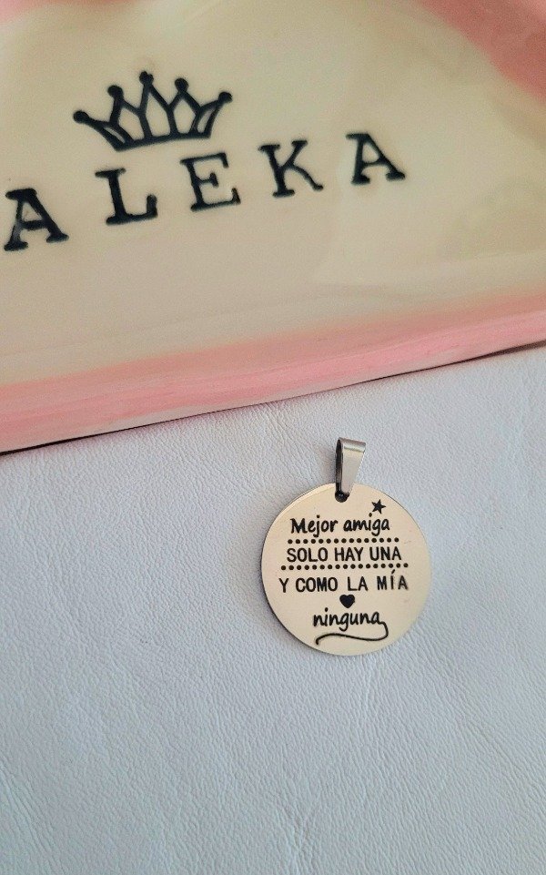 Producto - Dije con frase grabada Mejor amiga solo hay una como la mia ninguna