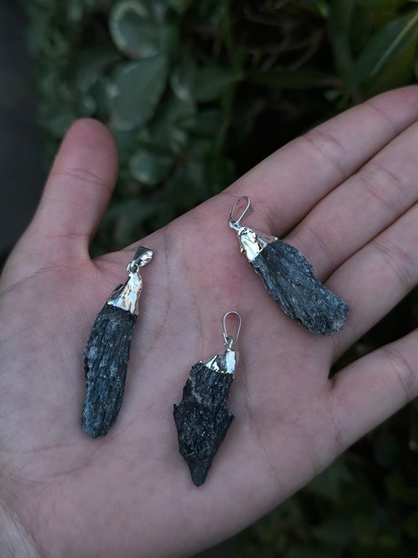 Producto - Dije Cianita Negra