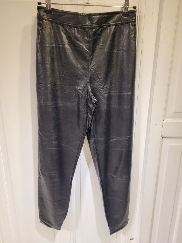 Producto - Pantalón KOSIUKO ecocuero negro mom Talle 26 - PRECIO: 50X - 0