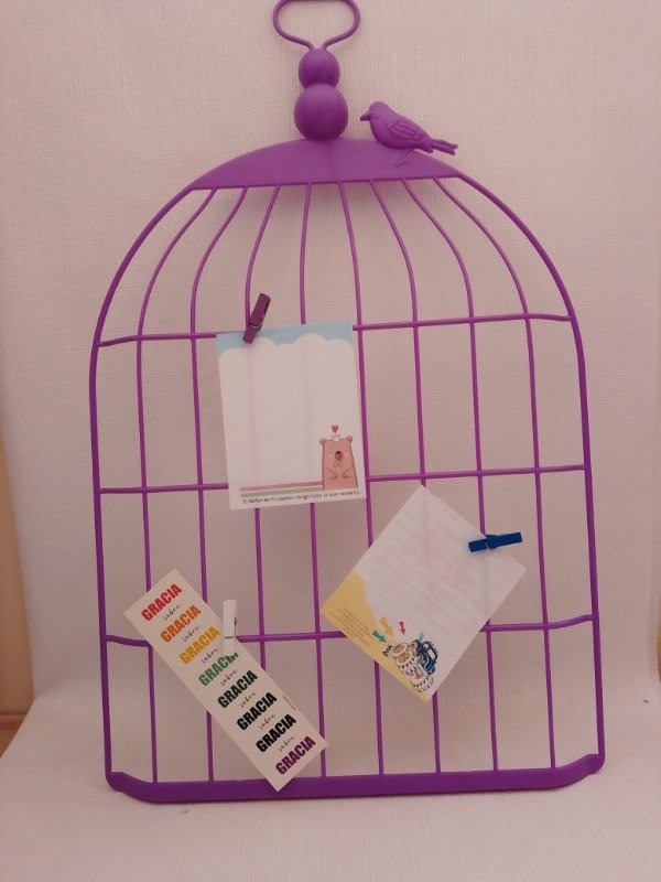 Producto - JAULA PLASTICO CON BROCHES PARA FOTOS O MENSAJES