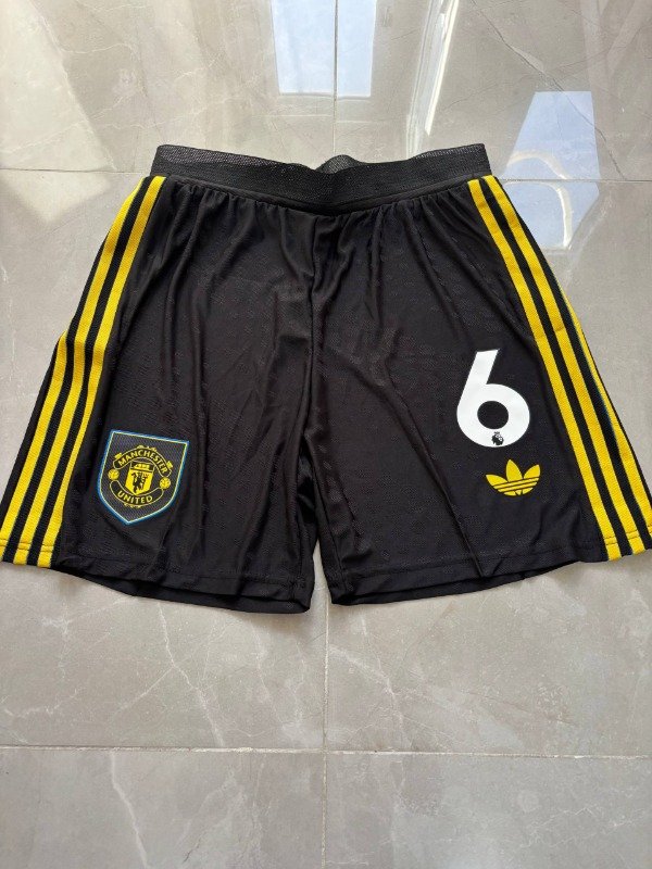 Producto - Short Manchester United 3ro 25/26 Version jugador 6 Martinez
