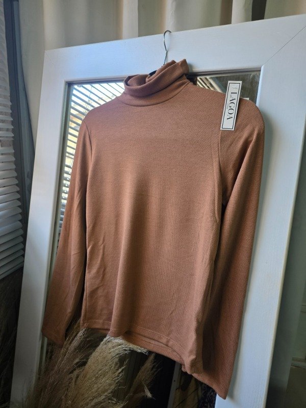 Producto - Cms22 polera cuello alto