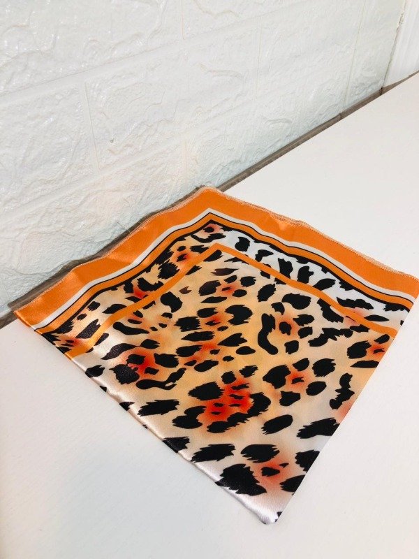 Producto - pañuelo de seda cod 1014