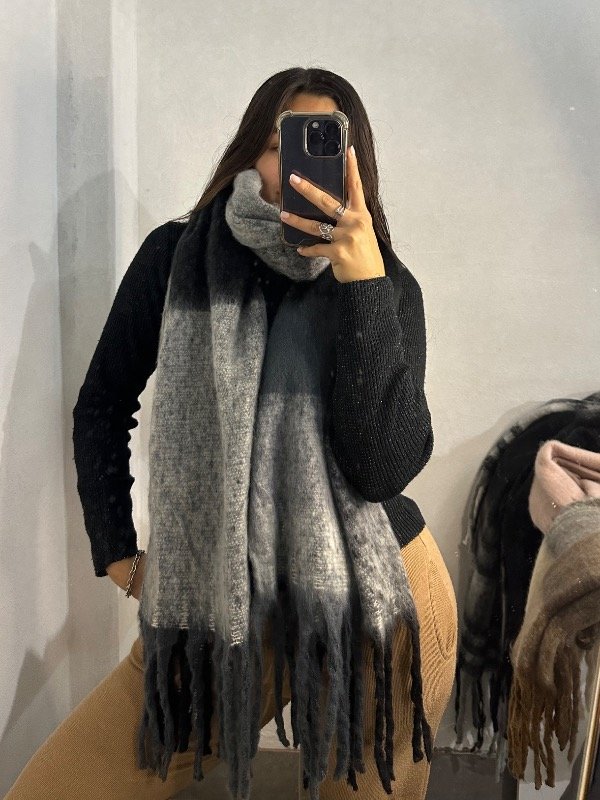 Producto - Bufandon gris con negro