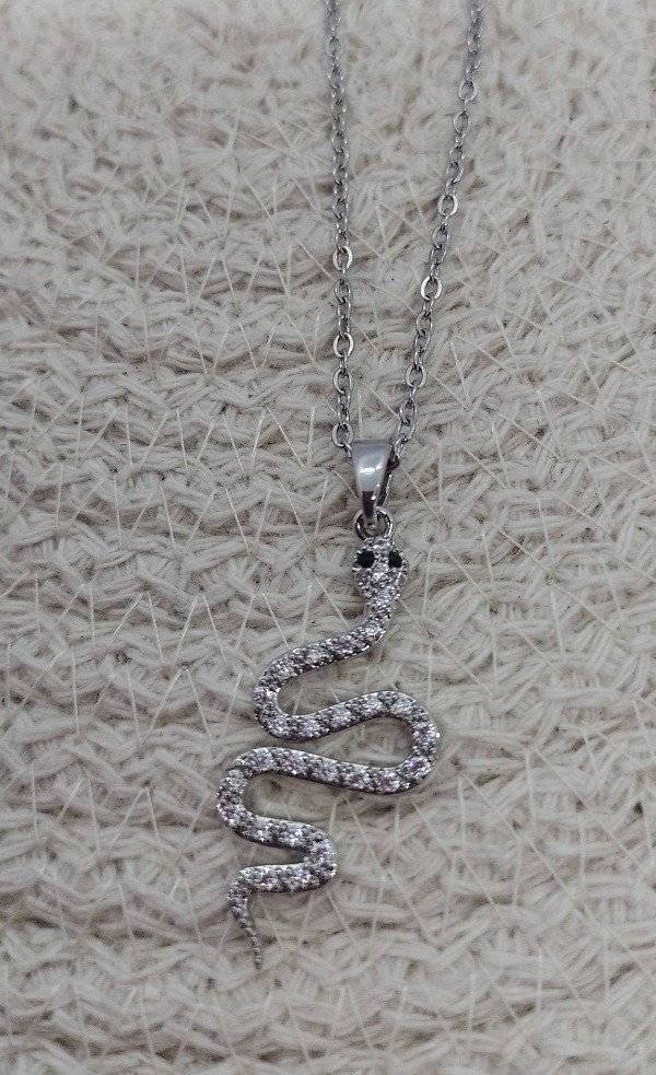 Producto - Dije de serpiente con strass