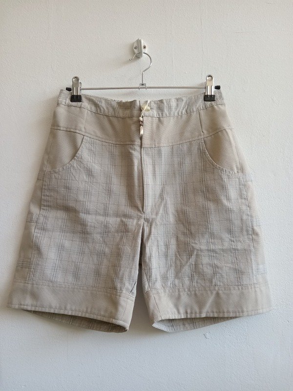 Producto - Short de tela tropical (no elastizado, tiro alto)Ancho 35cm Largo 45cm. T.S