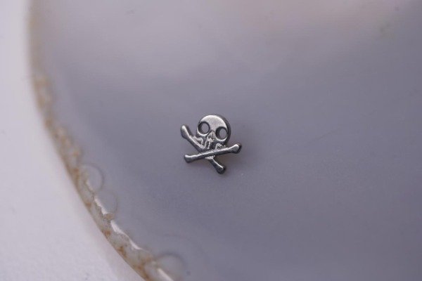 Producto - Labret skull and bones - 2