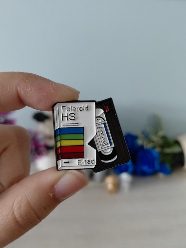 Producto - Pin metalizado - Polaroid HS #1242
