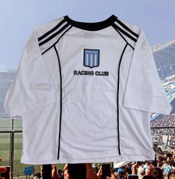 Remera boxi bordada Racing Club — imagen 2