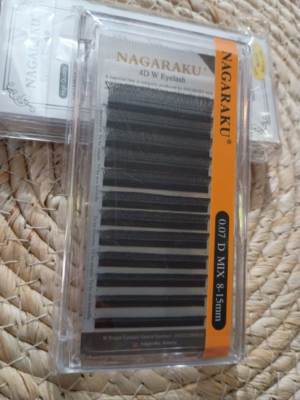 Producto - EXTENSIÓN 4D DE PESTAÑAS NAGARAKU MIX 0.07