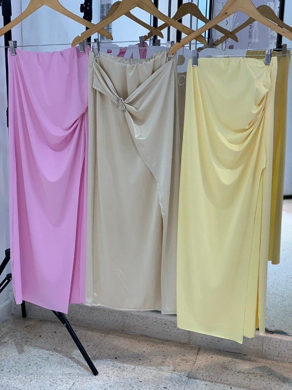 Producto - Polleras largas con tajo