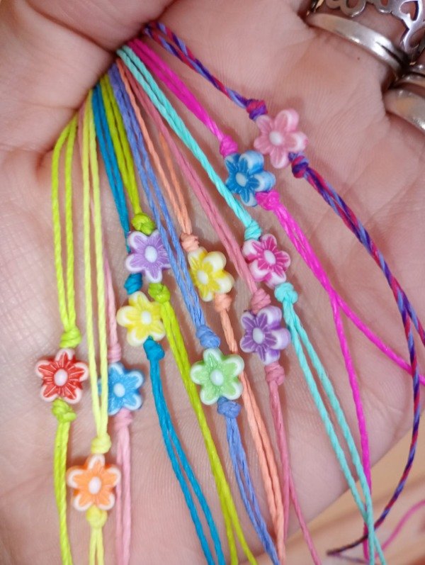 Producto - 10 pulseras surtidas, de hilo encerado, sin atar, con flor (multicolor)
