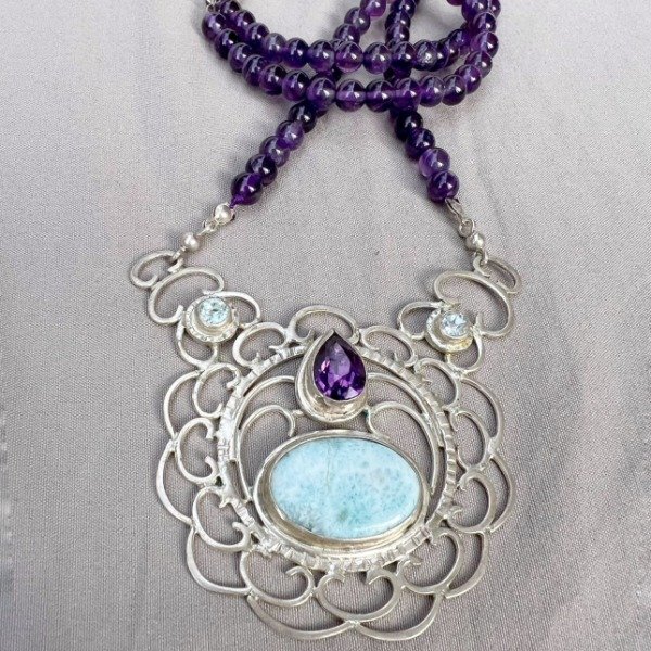 Producto - COLLAR MÁNDALA LARIMAR, AMATISTA Y TOPACIOS FACETADOS