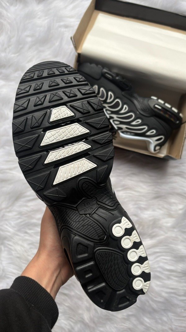 Producto - AIR MAX TN PLUS DRIFT PANDA - 3
