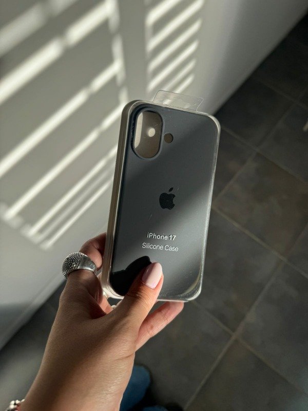 Producto - Silicone Case Gris (IPhone 17)