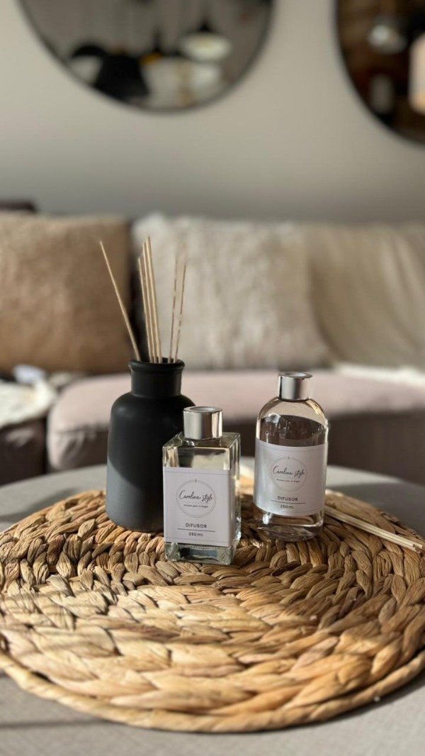 Producto - Difusor Linea Esencial Caro Style 250ml plástico + varillas de regalo